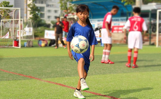 Gặp gỡ Thục Nghi - cô bé 11 tuổi tài năng của bóng đá Việt Nam