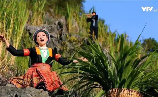 Phim ca nhạc Hoa núi: Hành trình trở về miền ký ức của nữ ca sĩ Giàng Hoa (21h30, VTV5)