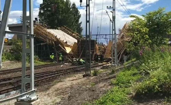 Sập cầu đang xây ở Thụy Điển, 12 người bị thương