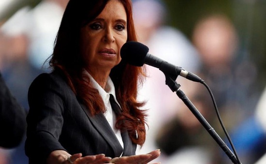 Con của cựu Tổng thống Argentina ra tòa làm chứng mẹ hối lộ và rửa tiền