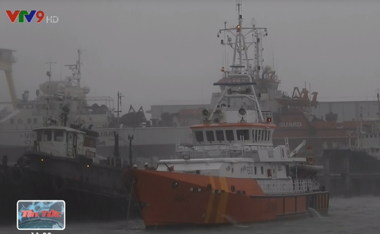 Đà Nẵng, Quãng Ngãi cứu 12 thuyền viên bị trôi dạt trên biển