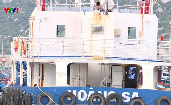 Ninh Thuận: Tàu vỏ thép 15 tỷ đồng nằm bờ
