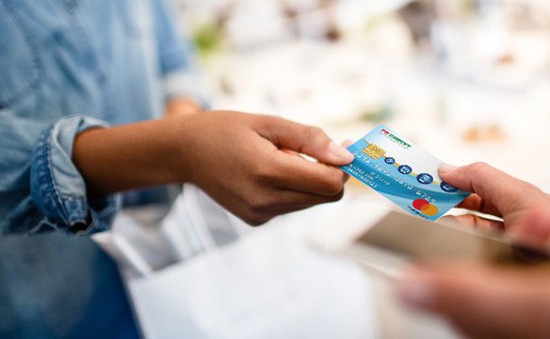 Có nên áp hạn mức thẻ tín dụng?