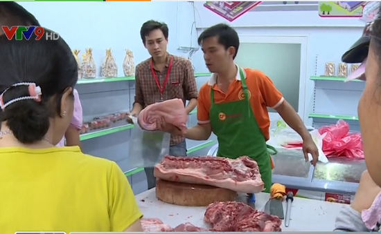 Người tiêu dùng phấn khởi với việc bán thịt lợn đồng giá