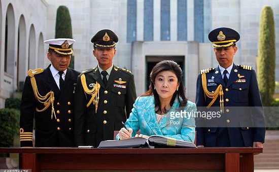 Thái Lan xem xét thu hồi hộ chiếu của bà Yingluck