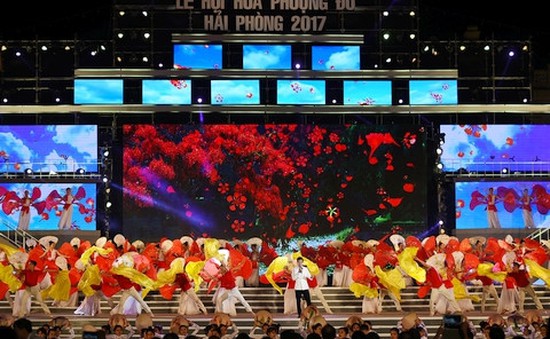 Ấn tượng đêm khai mạc Lễ hội Hoa phượng đỏ 2017