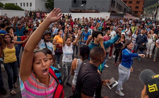 Venezuela: Người dân tiếp tục biểu tình vì thiếu hụt thuốc men