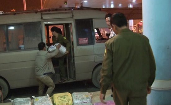 Lào Cai: Bắt xe ô tô chở 1 tấn thuốc nổ