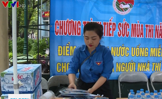 Hà Nội: Gần 10.000 tình nguyện viên đồng hành cùng thí sinh thi THPT Quốc gia