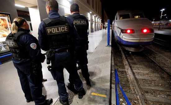 4 du khách Mỹ bị tạt axit tại Pháp