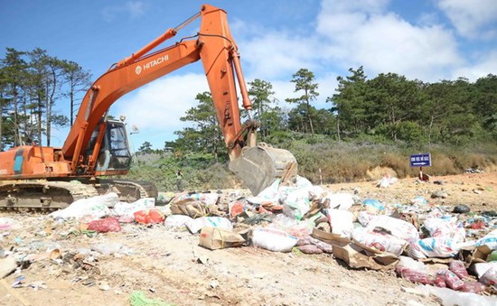 Tiêu hủy 10 tấn mứt trong rõ nguồn gốc tại Lâm Đồng