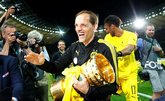 2 ngày sau khi giành cúp QG Đức, Dortmund bất ngờ sa thải HLV