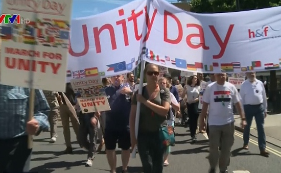 Anh: Hàng nghìn người tuần hành trong Ngày đoàn kết