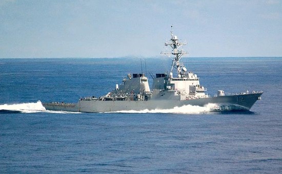 Hải quân Mỹ bắn cảnh cáo 4 tàu của Iran