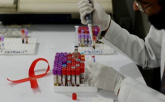 Cuba thử nghiệm vaccine điều trị HIV/AIDS
