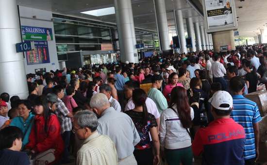 Lo ngại ùn ứ, sân bay Tân Sơn Nhất đề nghị hành khách làm thủ tục sớm