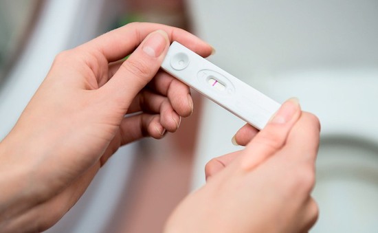 Xuất tinh ngoài âm đạo có thể mang thai?