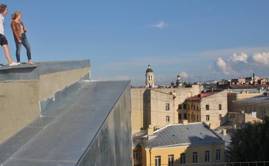Độc đáo du lịch trên mái nhà tại St.Petersburg, Nga