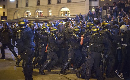 Bạo loạn sau kết quả ban đầu của cuộc bầu cử Tổng thống Pháp