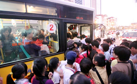 Tổng đài 1022 tiếp nhận phản ánh của hành khách bị quấy rối trên xe bus