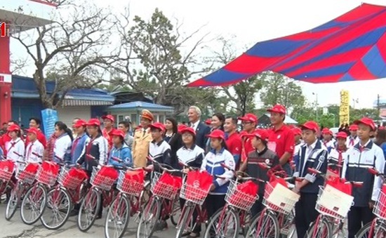 Trao 70 xe đạp cho học sinh nghèo hiếu học ở Hải Phòng