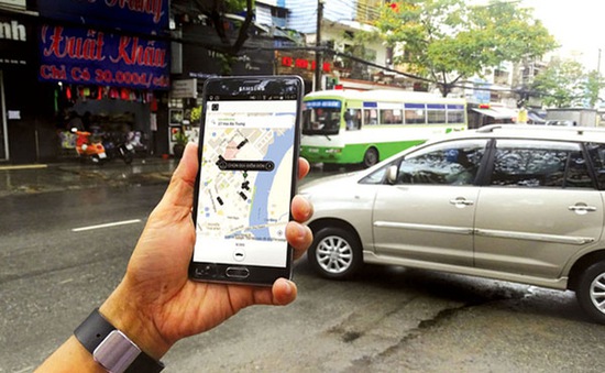 Ngừng cung cấp kết nối xe Grab, Uber dưới 9 chỗ mới tại TP.HCM