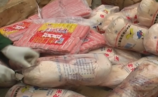 Bắt hơn 300 kg vịt và xúc xích nhập lậu tại Cao Bằng