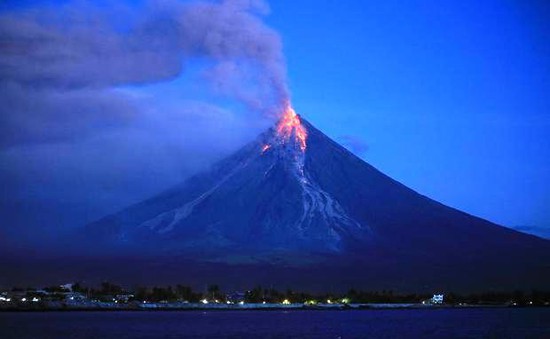 Philippines sẵn sàng đối phó với núi lửa Mayon phun trào