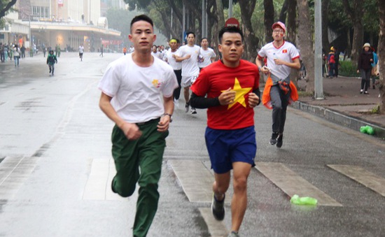 Sôi nổi Giải chạy từ thiện hữu nghị Việt Nam - Singapore