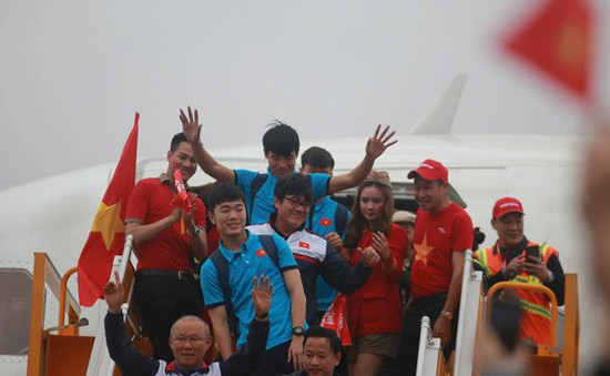 VietJet Air bị phạt 40 triệu đồng vụ diễn bikini trên máy bay chở U23 Việt Nam