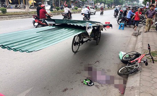 Quảng Nam: Va chạm với xe máy chở tôn, 1 người tử vong