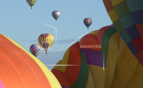 Rực rỡ lễ hội khinh khí cầu lớn nhất thế giới tại Mỹ