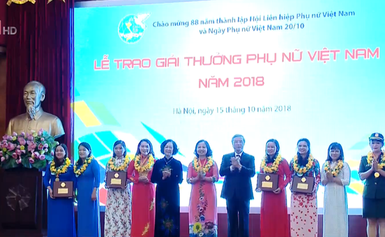 5 tập thể và 10 cá nhân được trao Giải thưởng Phụ nữ Việt Nam 2018