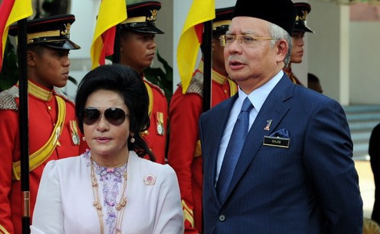 Vợ cựu Thủ tướng Malaysia Rajib Nazak tiếp tục bị thẩm vấn