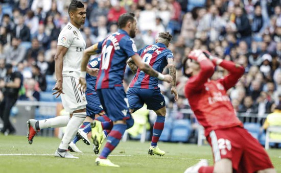 Real Madrid tệ hại tới "cạn lời", Lopetegui đối diện trát sa thải