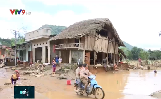 Lũ quét nhấn chìm gần 100 căn nhà ở Lào Cai