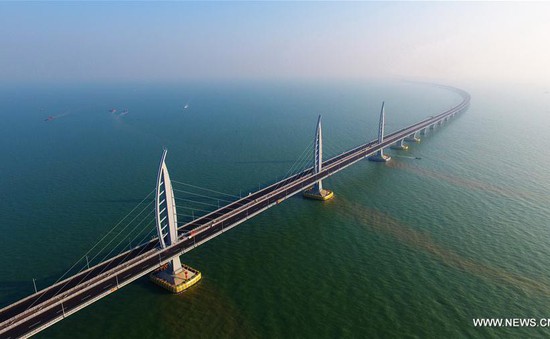 Trung Quốc lắp thiết bị nhận dạng trên cầu vượt biển dài nhất thế giới
