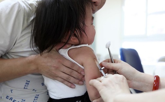 Nhiều địa phương thiếu hụt vắc xin "5 trong 1" tiêm miễn phí cho trẻ nhỏ
