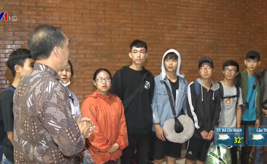 10 sinh viên Việt Nam học tập tại Sulawesi rời Indonesia trở về nước