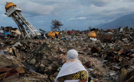 Indonesia biến thuyền thành bệnh viện dã chiến hỗ trợ nạn nhân động đất, sóng thần