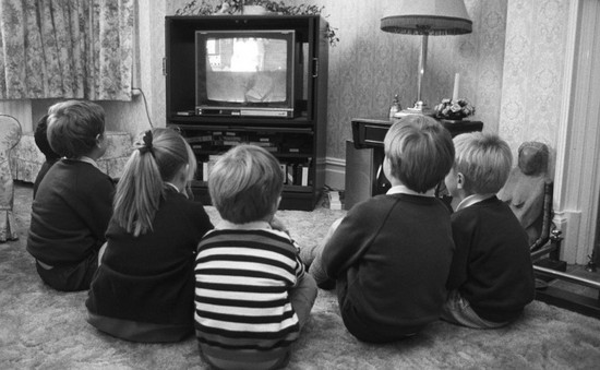Hàng nghìn người Anh vẫn xem tivi đen trắng