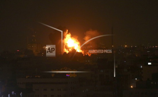 Israel không kích dải Gaza