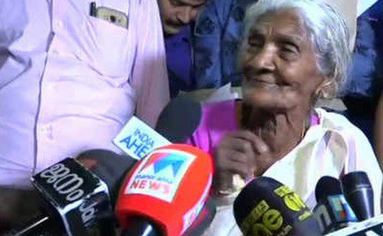 Cụ bà 96 tuổi nhận bằng tiểu học ở Ấn Độ