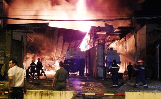 Cháy bãi chứa xe bồn tại Nha Trang, Khánh Hòa