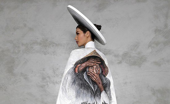 Minh Tú công bố trang phục in hình bà cụ Việt đẹp nhất thế giới