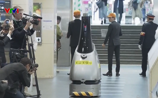 Nhật Bản thử nghiệm robot tuần tra tại ga tàu điện
