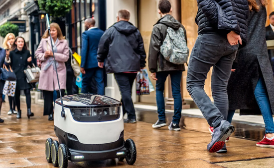 Ra mắt dịch vụ robot giao hàng đầu tiên trên thế giới