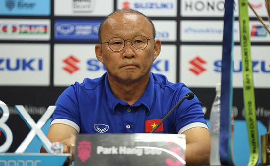 Họp báo sau trận: HLV Park Hang-seo tiếc nuối, HLV Tan Cheng Hoe lạc quan