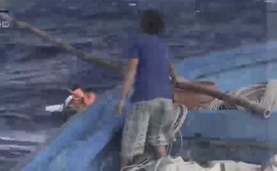 Chàng ngư dân cứu người trên biển