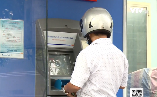 Nhiều cây ATM trục trặc dịp gần Tết, người dân TP.HCM bức xúc vì không rút được tiền